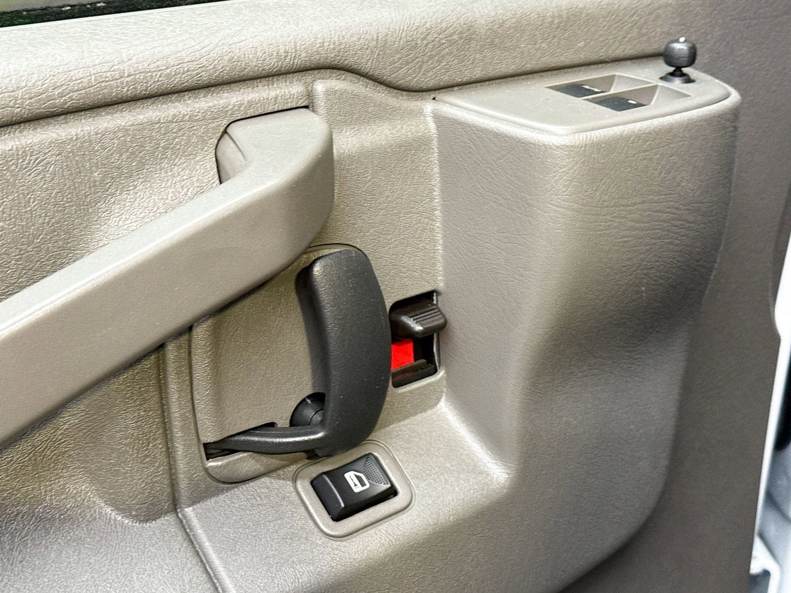 2024 Chevrolet Express Passenger 3500 1LT