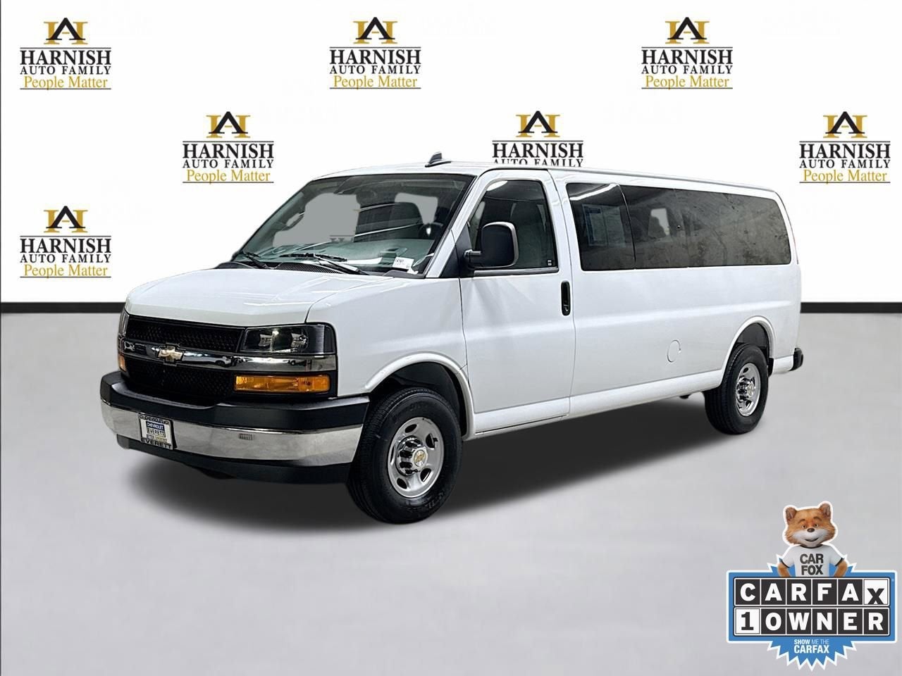 2025 Chevrolet Express Passenger 1LT
