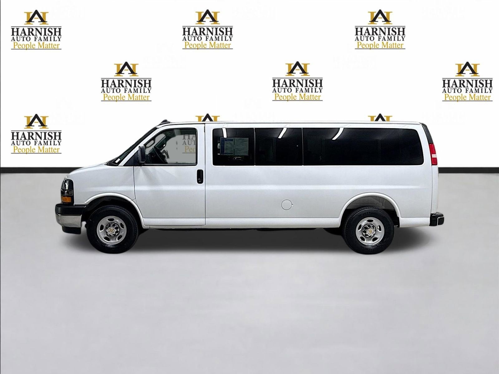 2025 Chevrolet Express Passenger 1LT