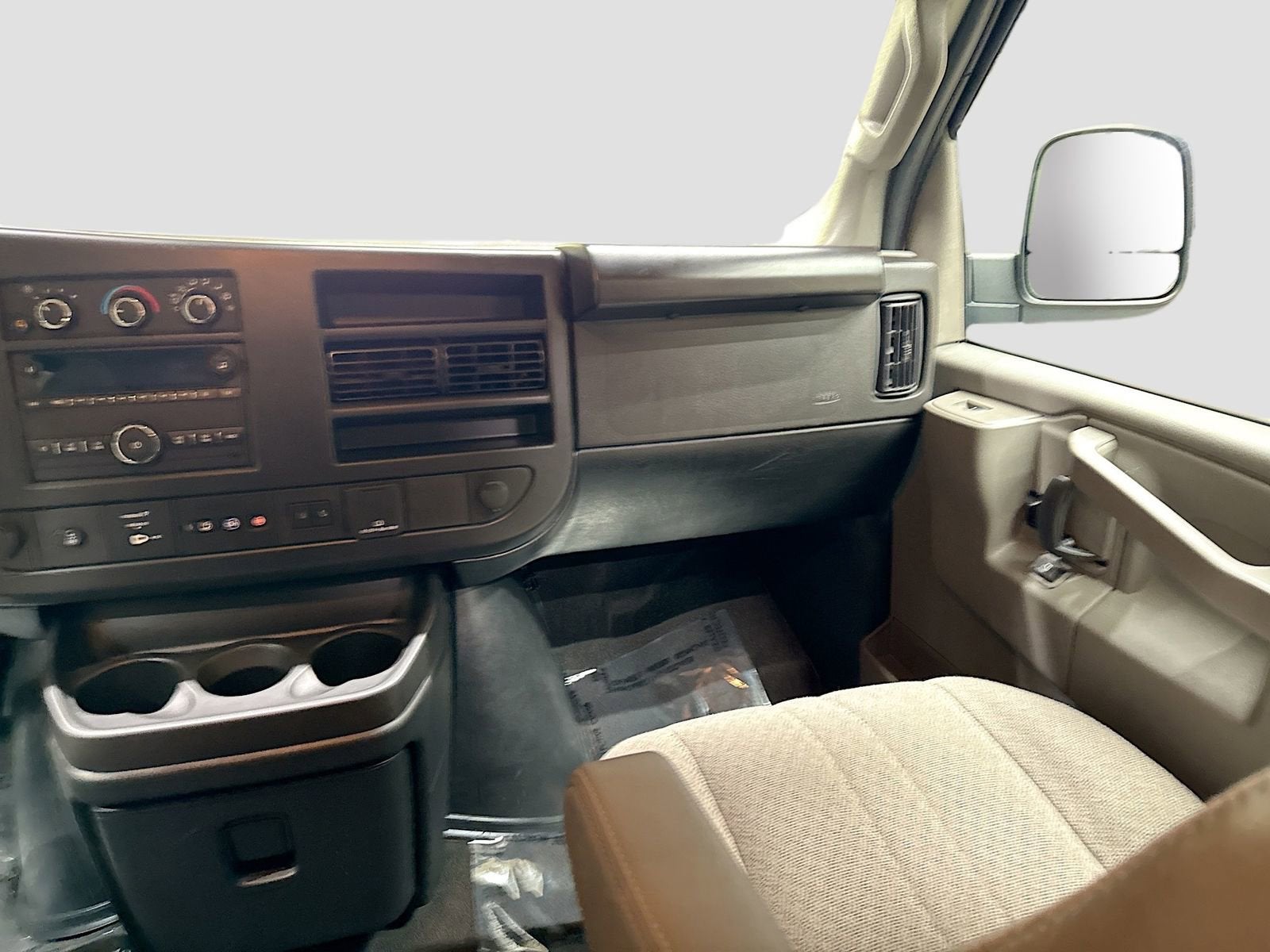 2025 Chevrolet Express Passenger 1LT