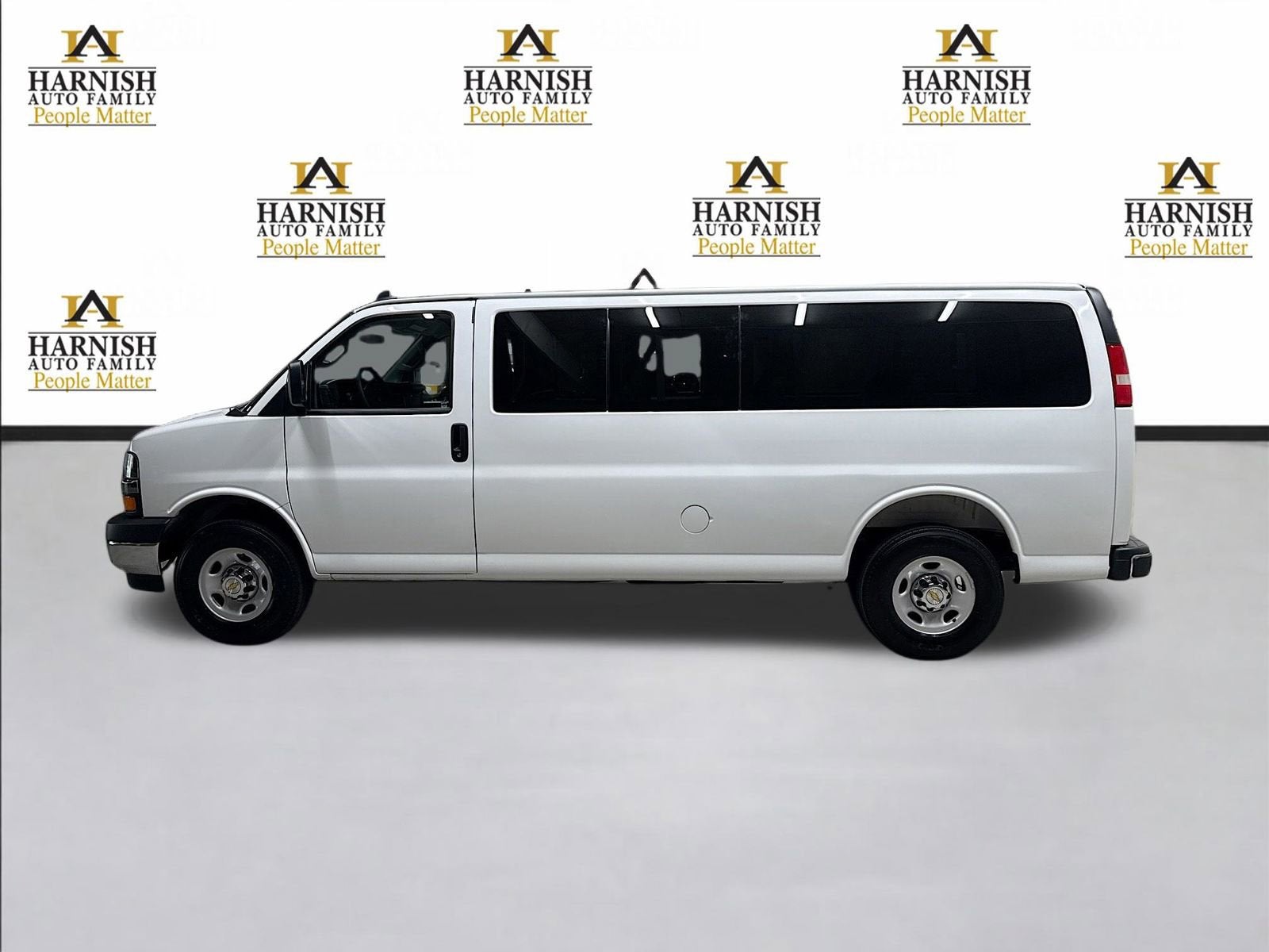 2025 Chevrolet Express Passenger 1LT