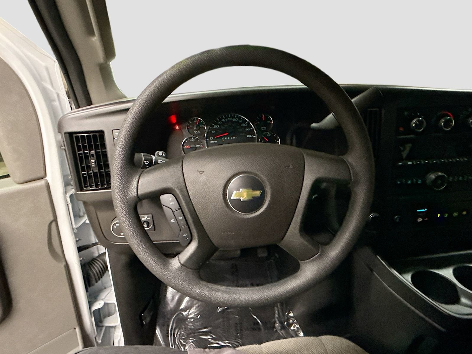 2025 Chevrolet Express Passenger 1LT