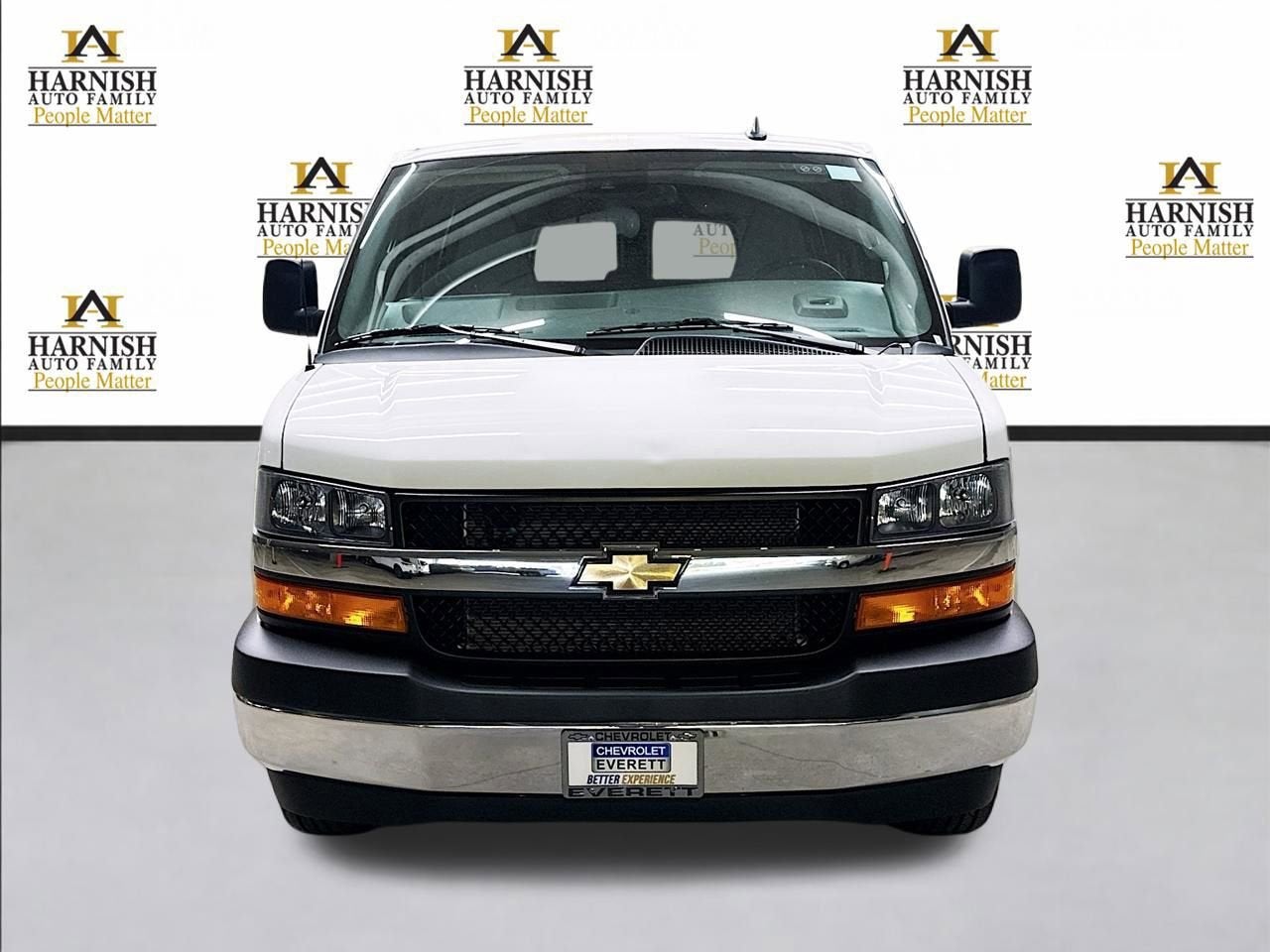 2025 Chevrolet Express Passenger 1LT