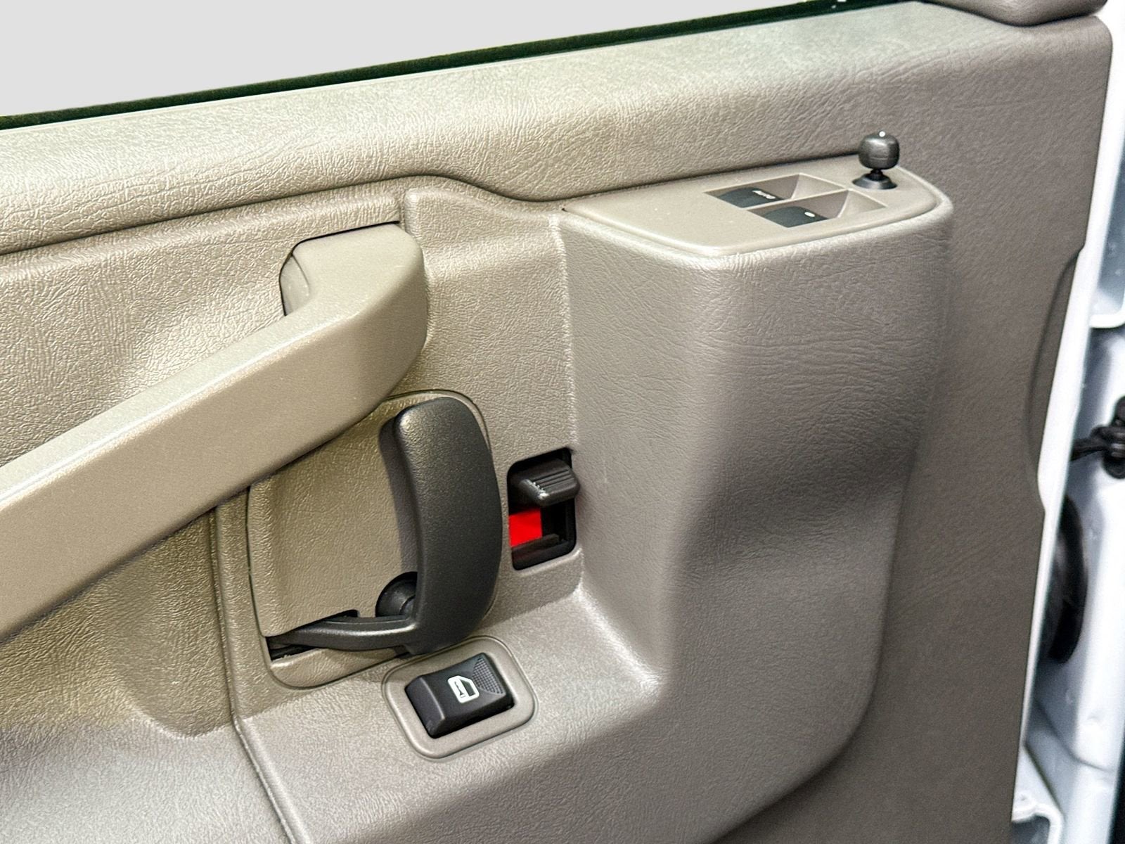 2025 Chevrolet Express Passenger 1LT