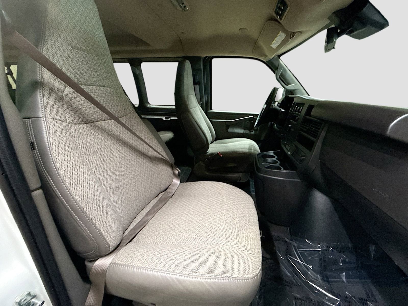 2025 Chevrolet Express Passenger 1LT