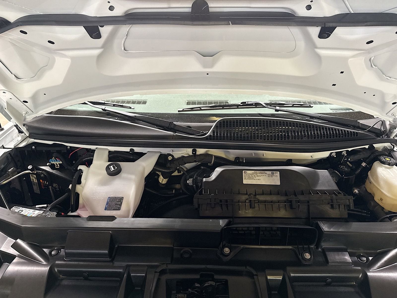 2025 Chevrolet Express Passenger 1LT