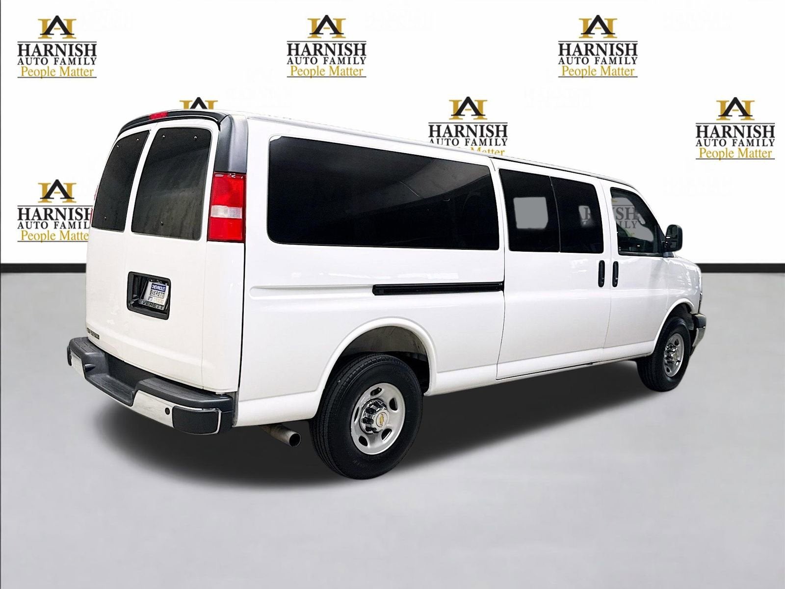 2025 Chevrolet Express Passenger 1LT