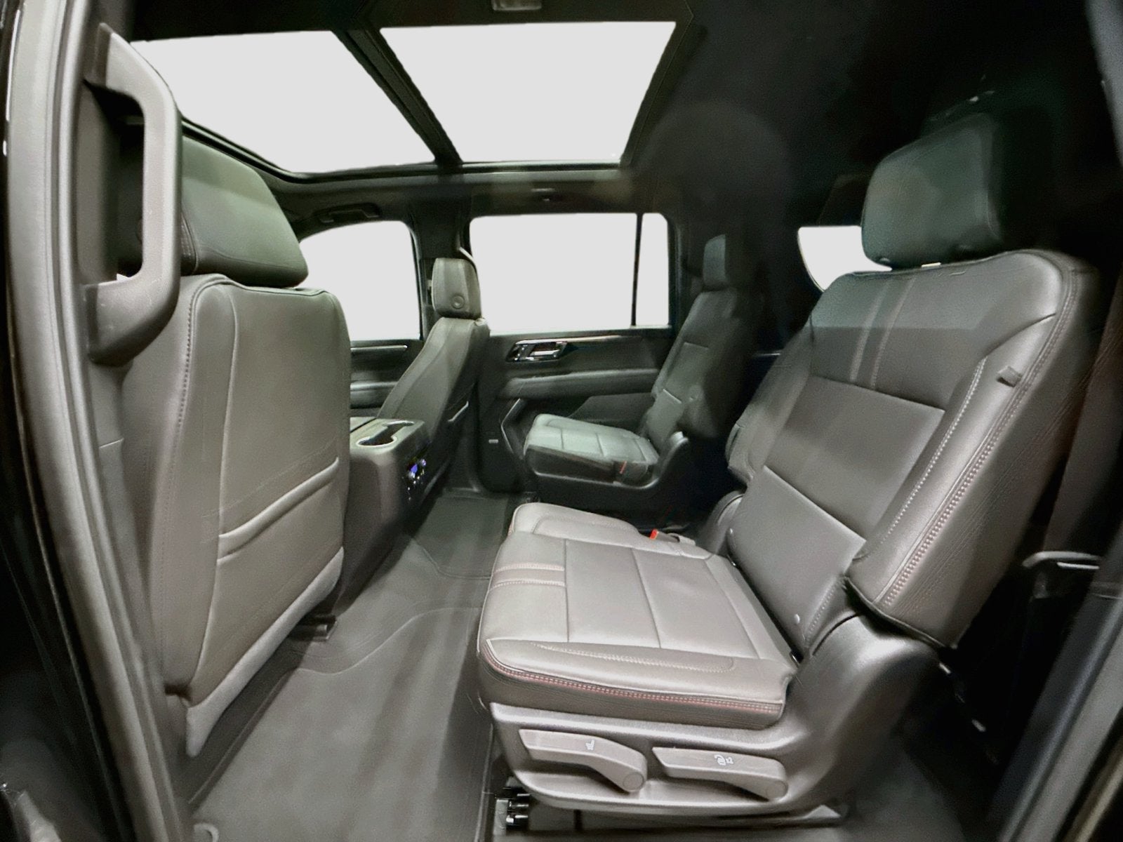 2027 Chevrolet Suburban RST
