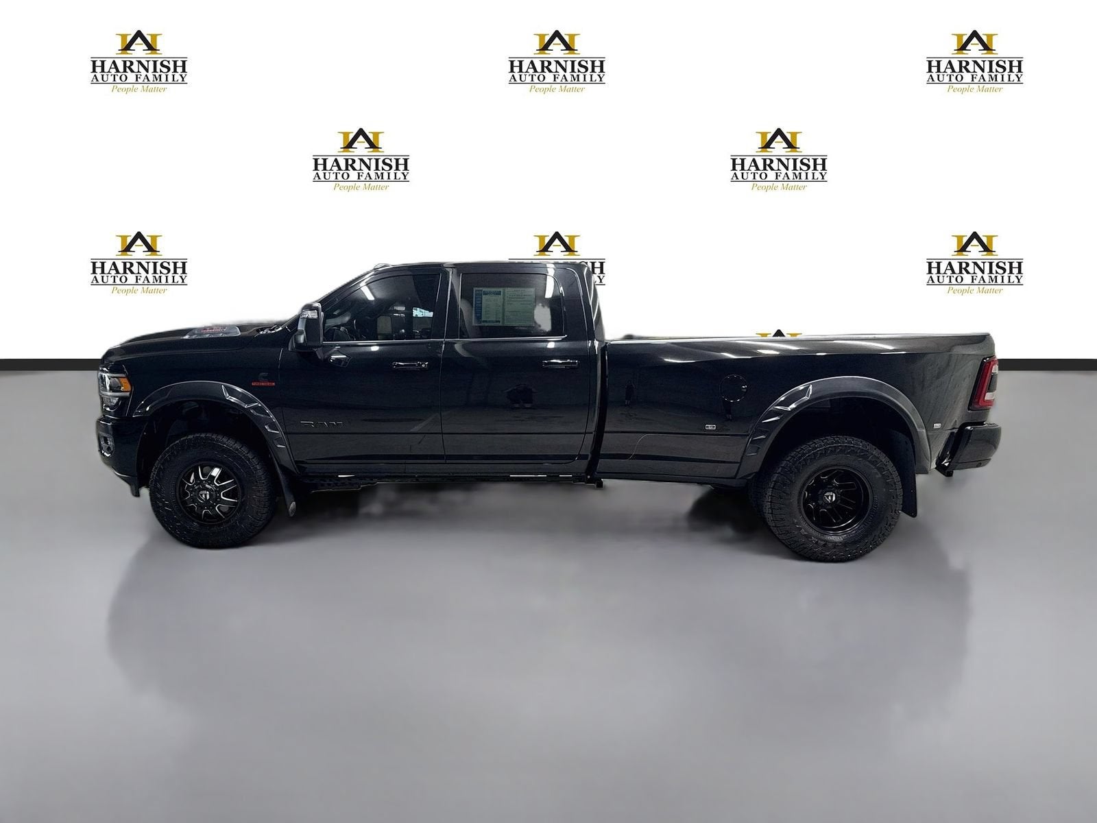 2024 RAM 3500 Laramie Crew Cab 4x4 8' Box