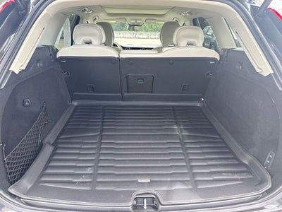 2023 Volvo XC60 B6 Ultimate Dark Theme