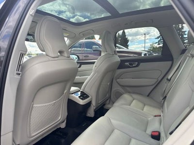 2023 Volvo XC60 B6 Ultimate Dark Theme