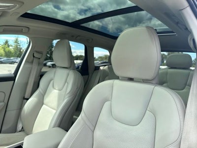 2023 Volvo XC60 B6 Ultimate Dark Theme