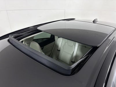 2023 Volvo XC60 B6 Ultimate Dark Theme