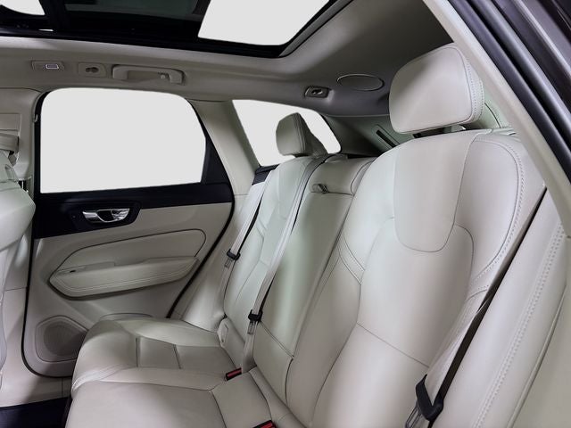 2023 Volvo XC60 B6 Ultimate Dark Theme