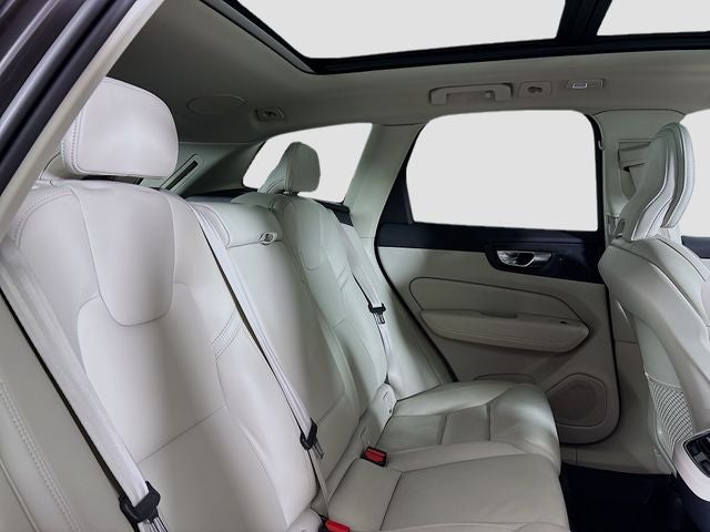 2023 Volvo XC60 B6 Ultimate Dark Theme
