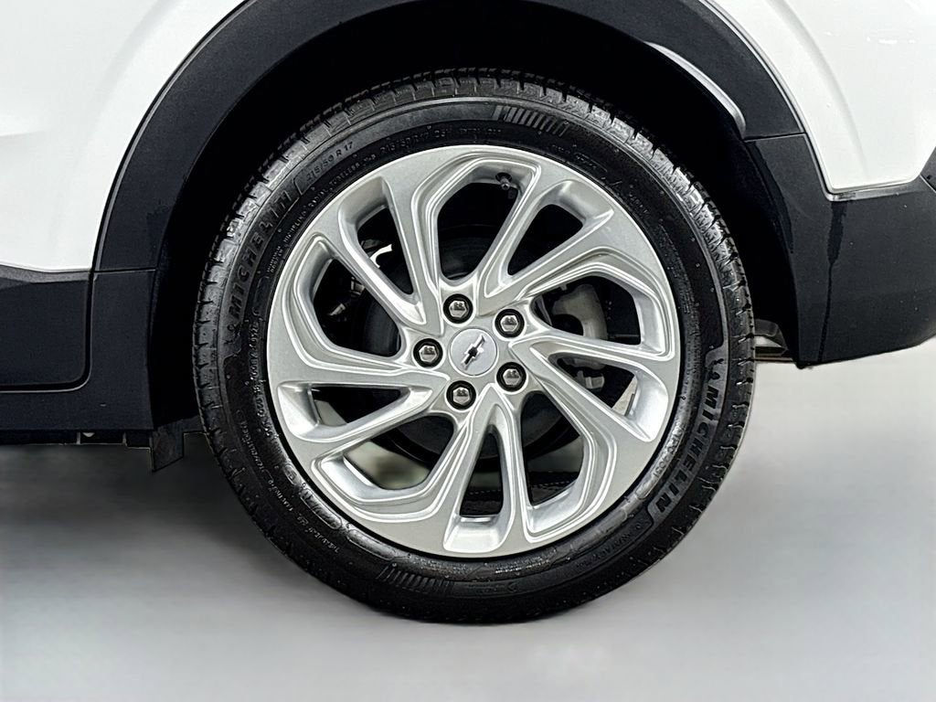 2027 Chevrolet Bolt LT - Photo 29
