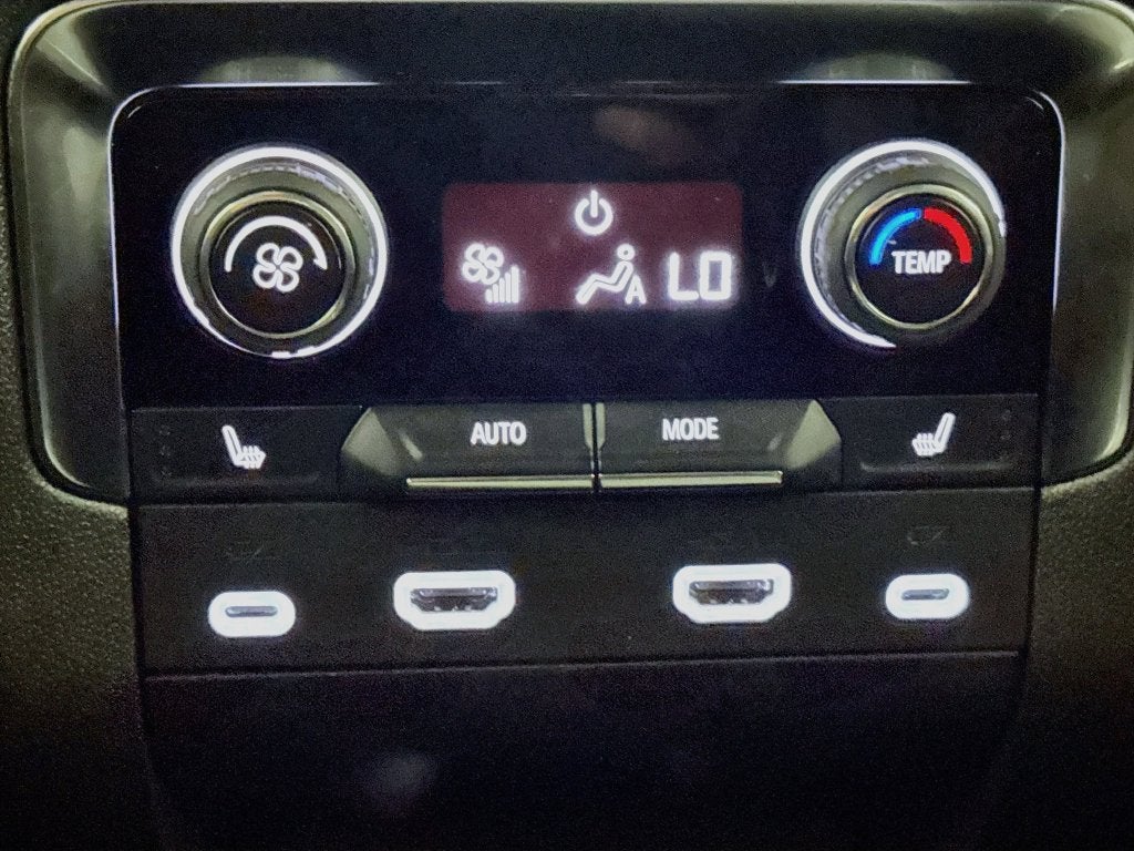 2024 Chevrolet Suburban RST - Photo 31