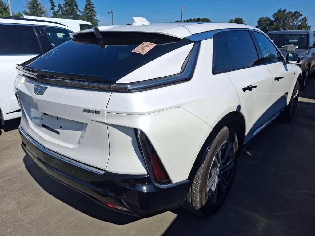 2024 Cadillac LYRIQ Luxury 1