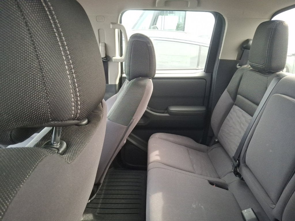 2023 Nissan Frontier Crew Cab SV 4x2