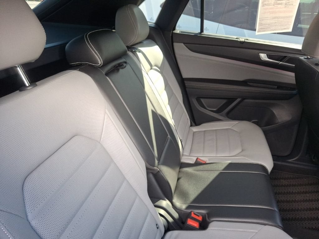 2024 Volkswagen Atlas Cross Sport 2.0T SEL R-Line