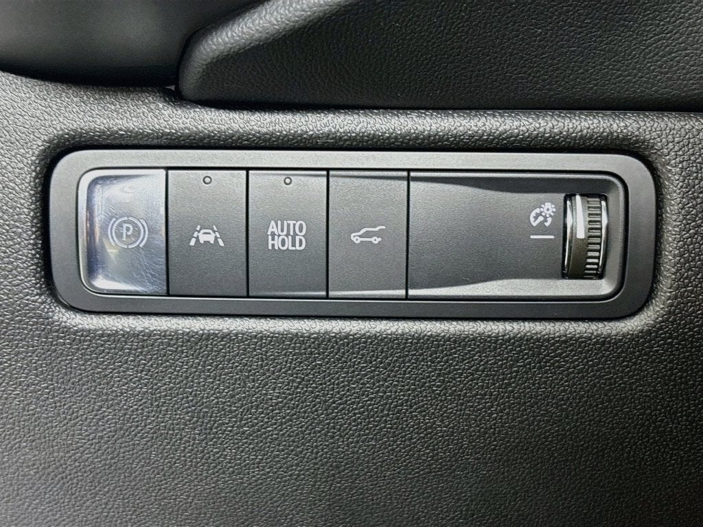 2024 Chevrolet Equinox EV Launch Edition - Photo 11