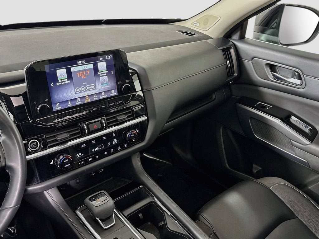 2023 Nissan Pathfinder SL 4WD