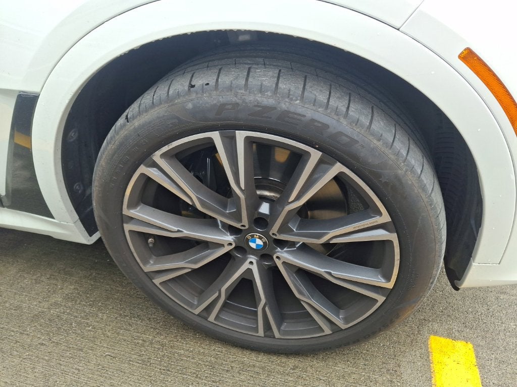 2021 BMW X7 M50i